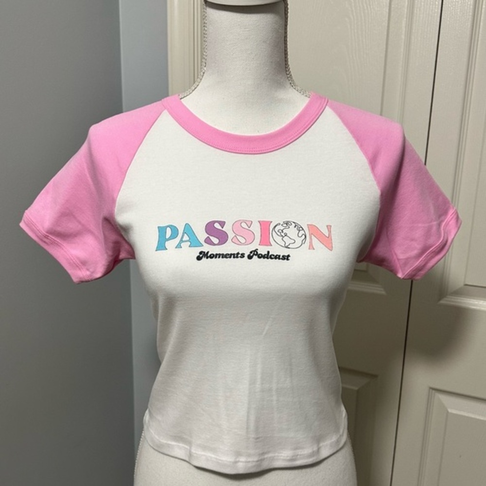 Moments Podcast Passion Jersey Cropped T-shirt‎ Size Large Pink & White EUC